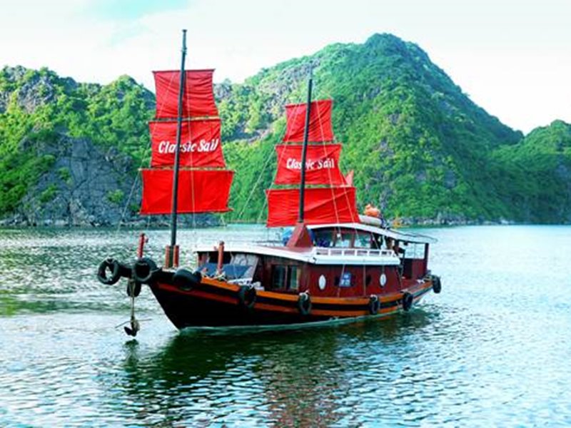 Classic sail sleep boat