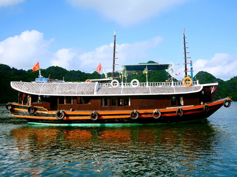 Quynh Trang classic sleep boat 06